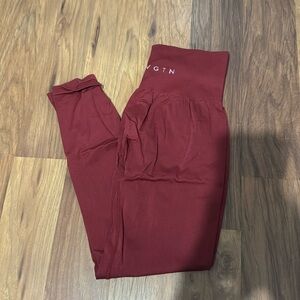Size small hardly worn NVGTN maroon leggings